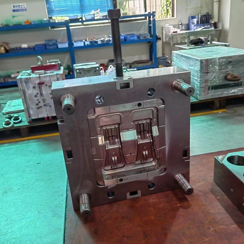LKM herramienta de inyección de plástico mecanizada CNC con vida útil del molde 000 y tolerancia ± 0,01 mm