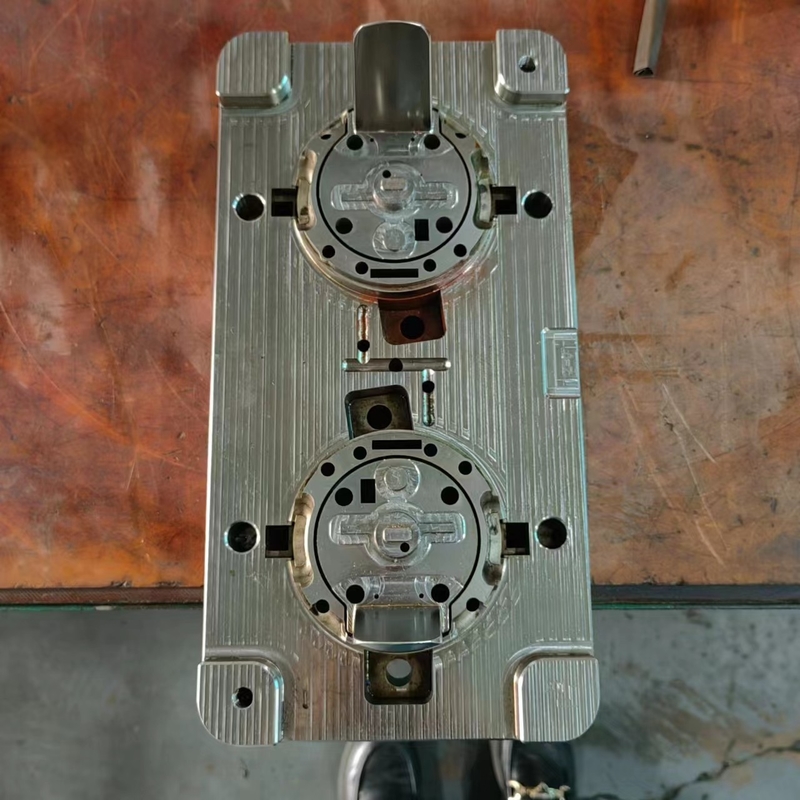 H13 Herramientas de moldeo por inyección de acero de molde con componentes y beneficios de yudo