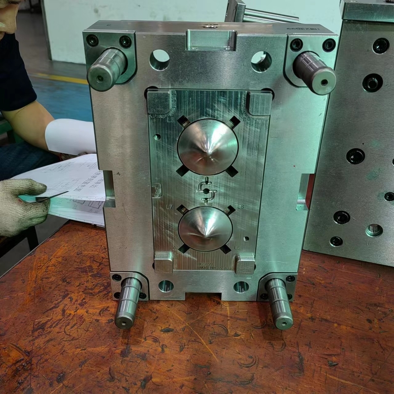 Sistemas de inyección de plástico para NAK80 con componentes maestros de molde